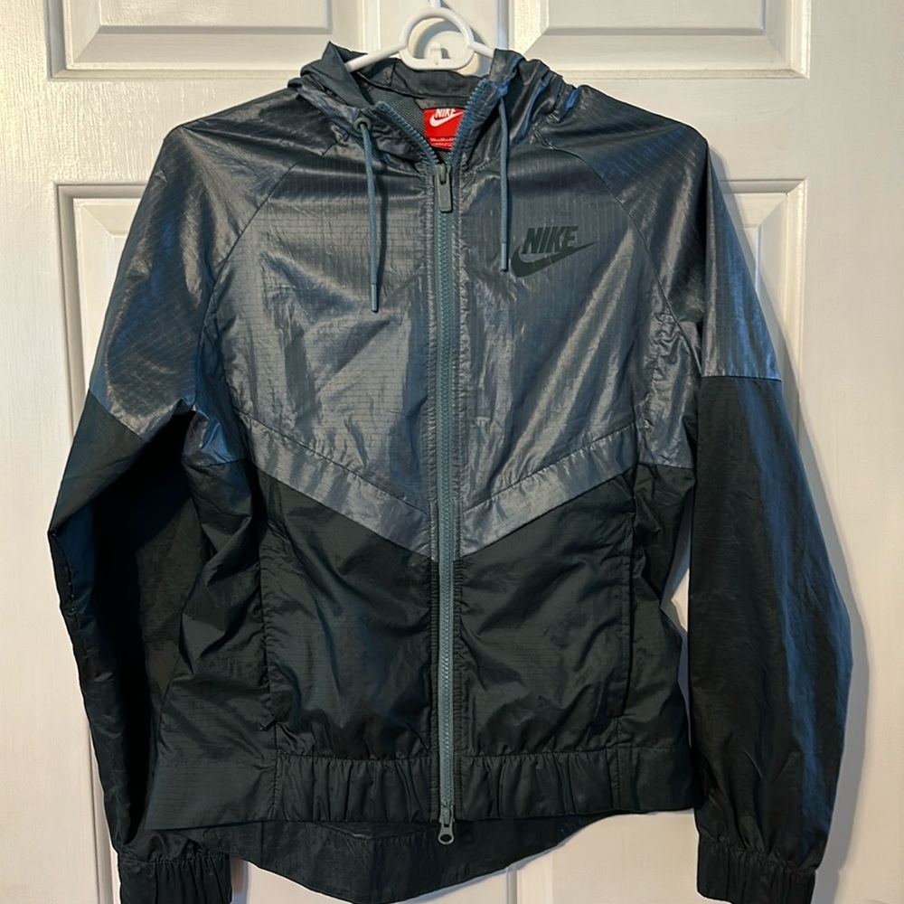 Nike - women’s wind breaker